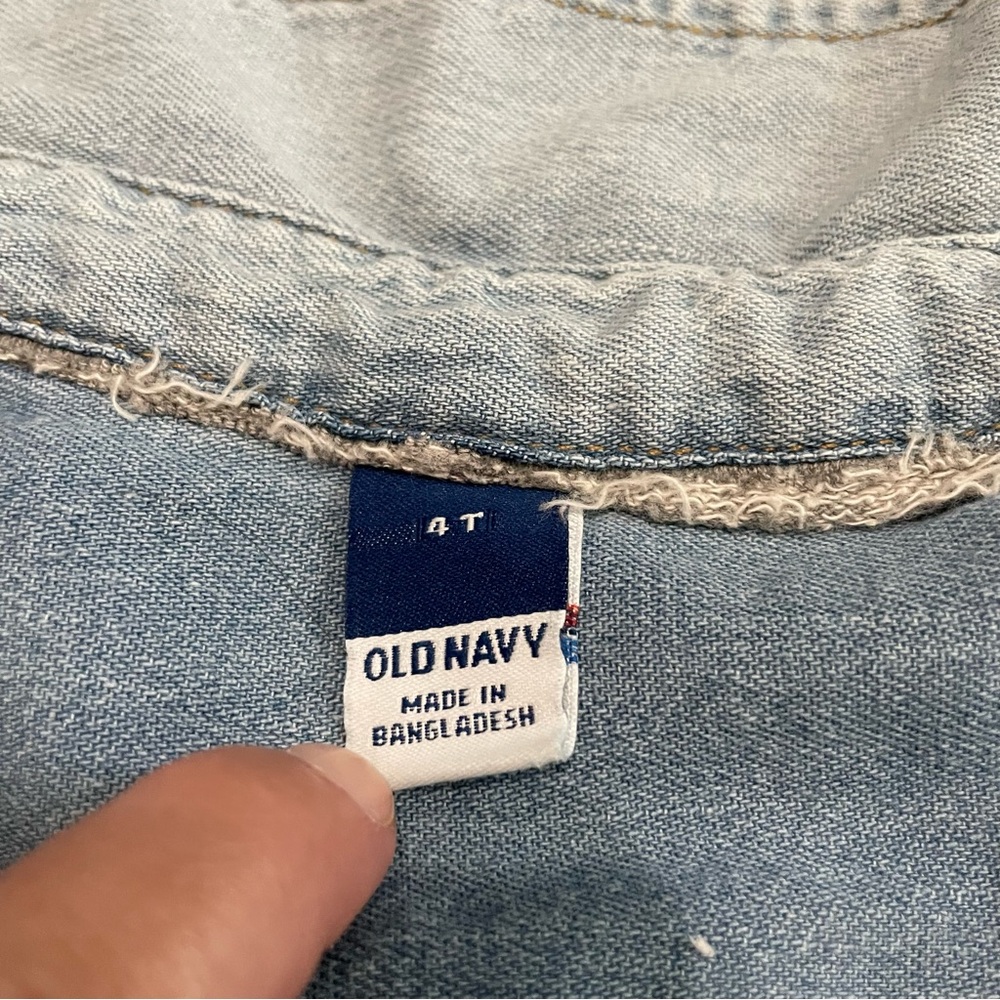 Old Navy Toddler Girls Long Sleeve Light Wash Denim Button Down Top Size 4T - Picture 2 of 5